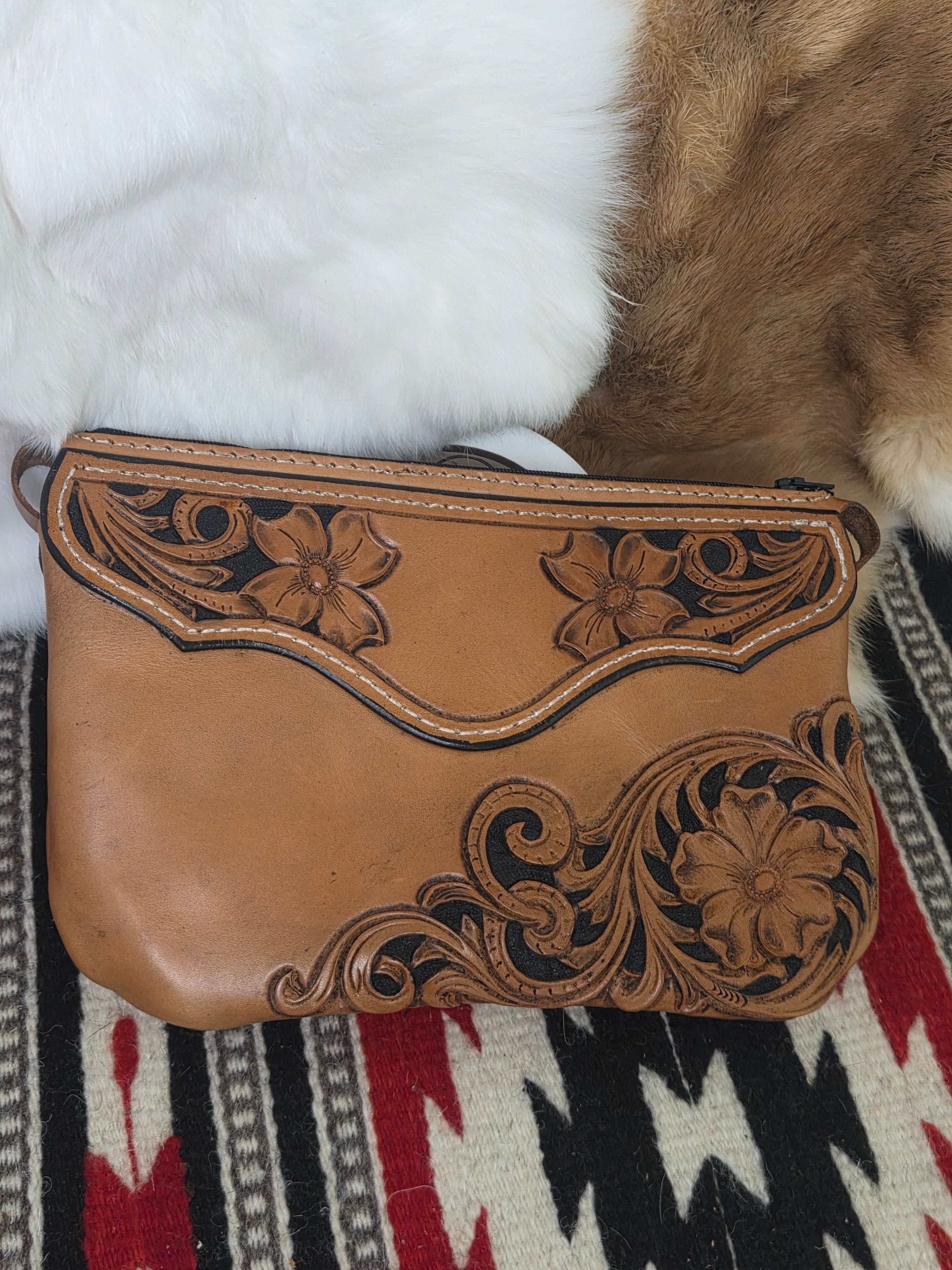 Wristlet purse
