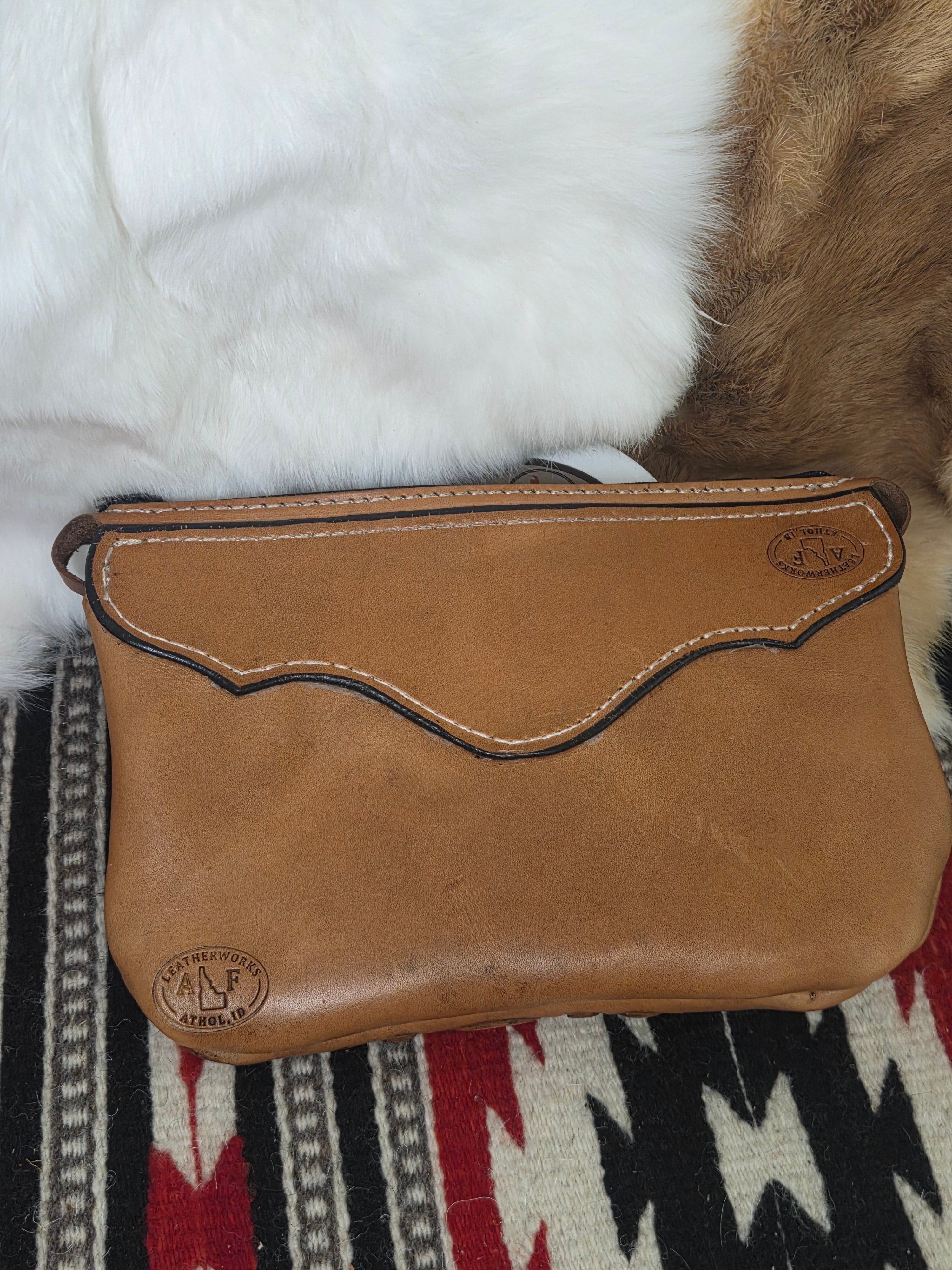 Wristlet purse